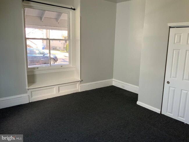 Building Photo - 433 Bentley Ave