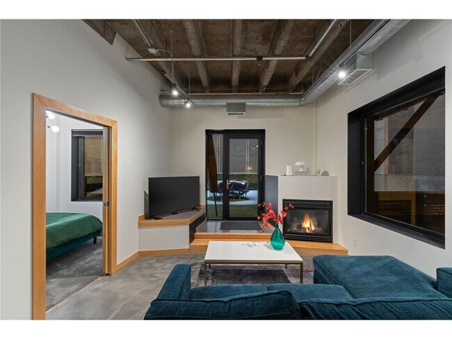 Building Photo - 601 S Marquette Ave