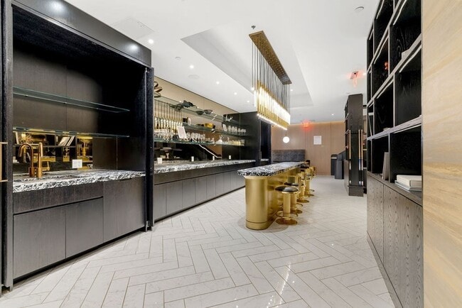 Building Photo - 55 Lagrange St