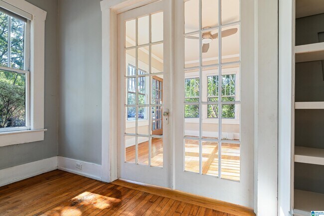 Building Photo - 3716 6th Ave S