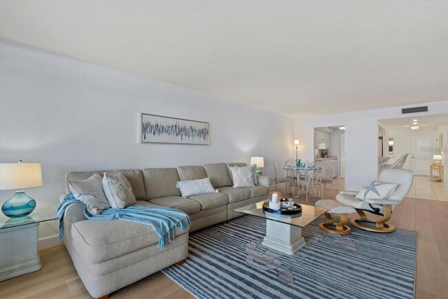 Building Photo - 255 The Esplanade N