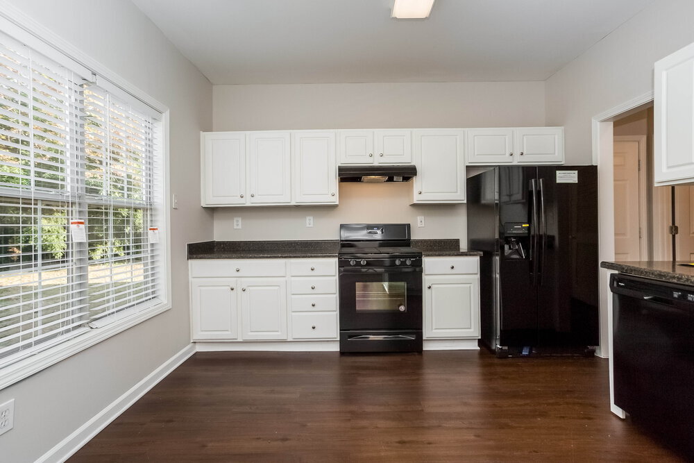 Building Photo - 5175 Yellow Pine Dr