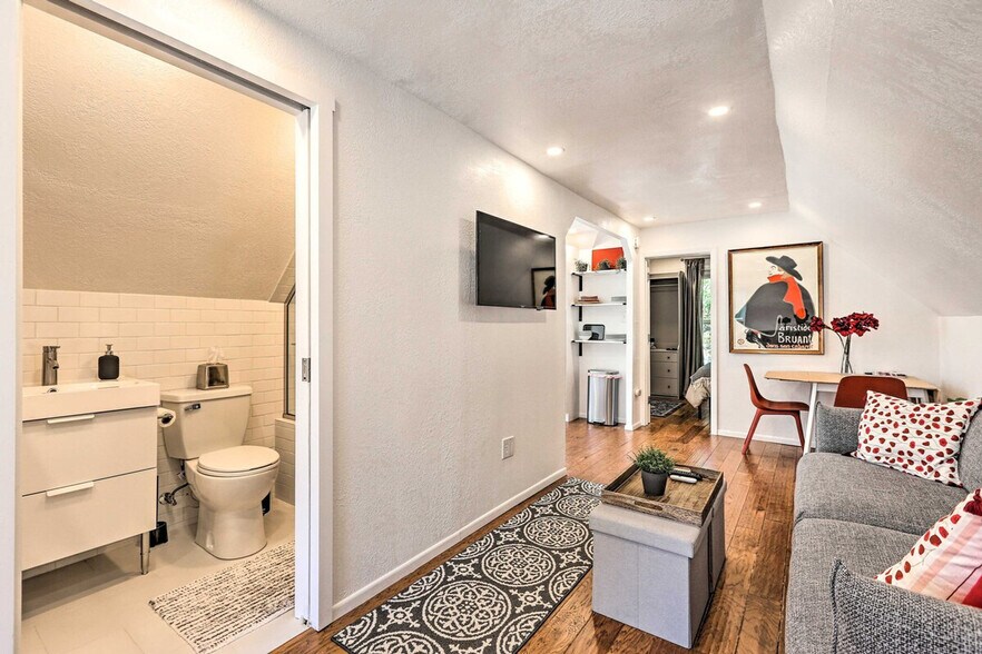 Building Photo - 420 Elati St