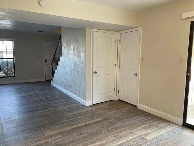Building Photo - 711 Plankway Dr
