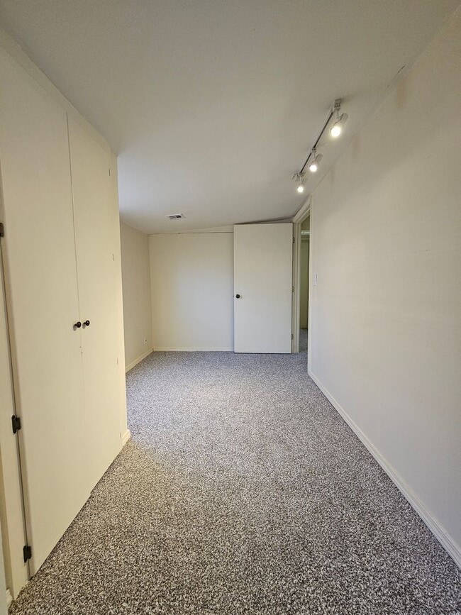 Building Photo - (2) Bed/(1) Bath in Core Norman Avail NOW! Video Tour!