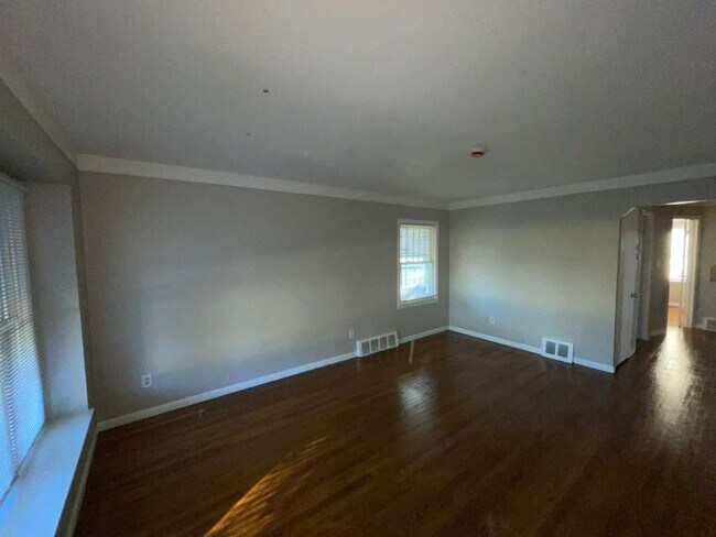 Building Photo - 20415 Goddard St