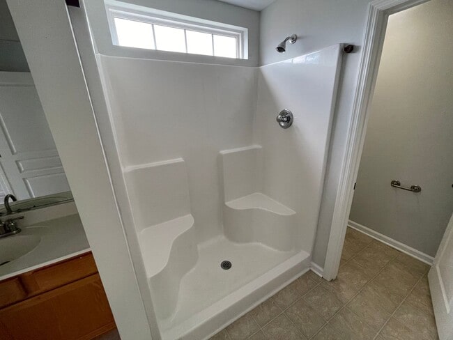 Building Photo - Loudon 3-bedroom 2-bathroom home with open layout on corner lot available 11/15