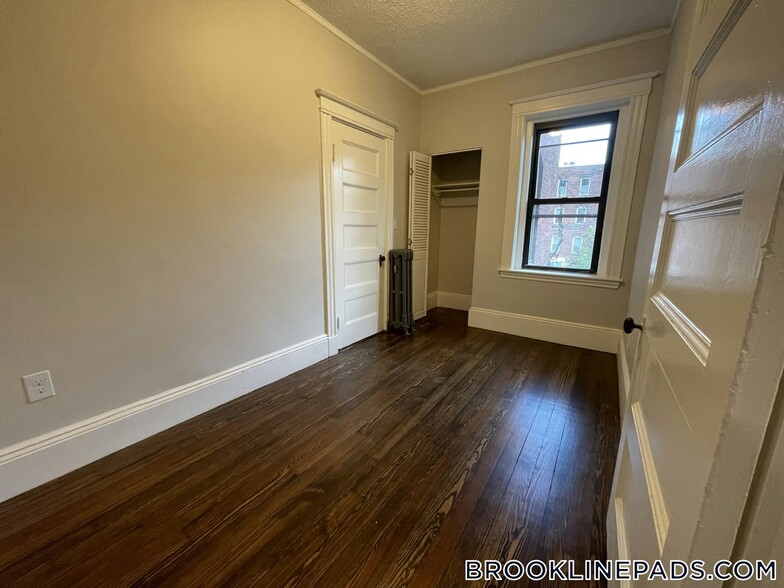 Building Photo - 1855 Beacon St