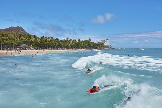 Waikiki Beach with Diamond Head - 201 Ohua Ave