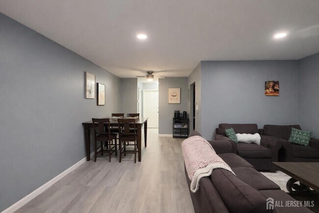 Building Photo - 289 Main St