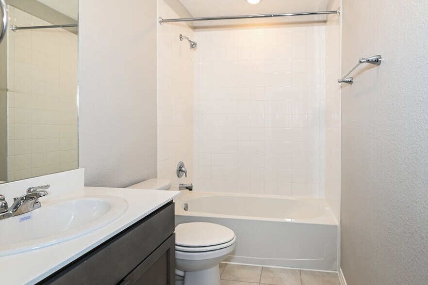 Building Photo - 2618 Saldana Dr