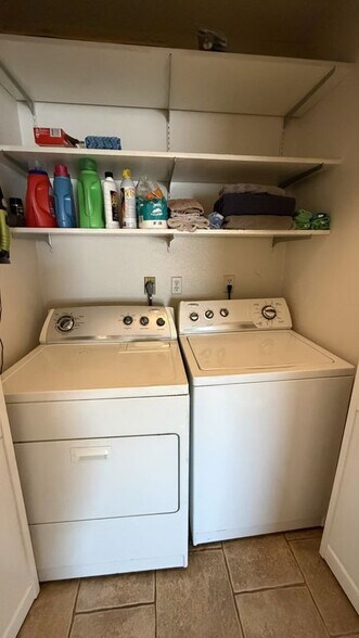 Building Photo - 9227 Spring Dawn St