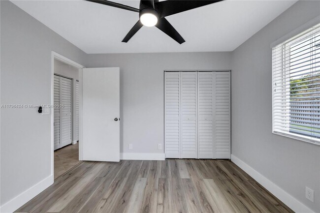 Building Photo - 618 Woodgate Cir