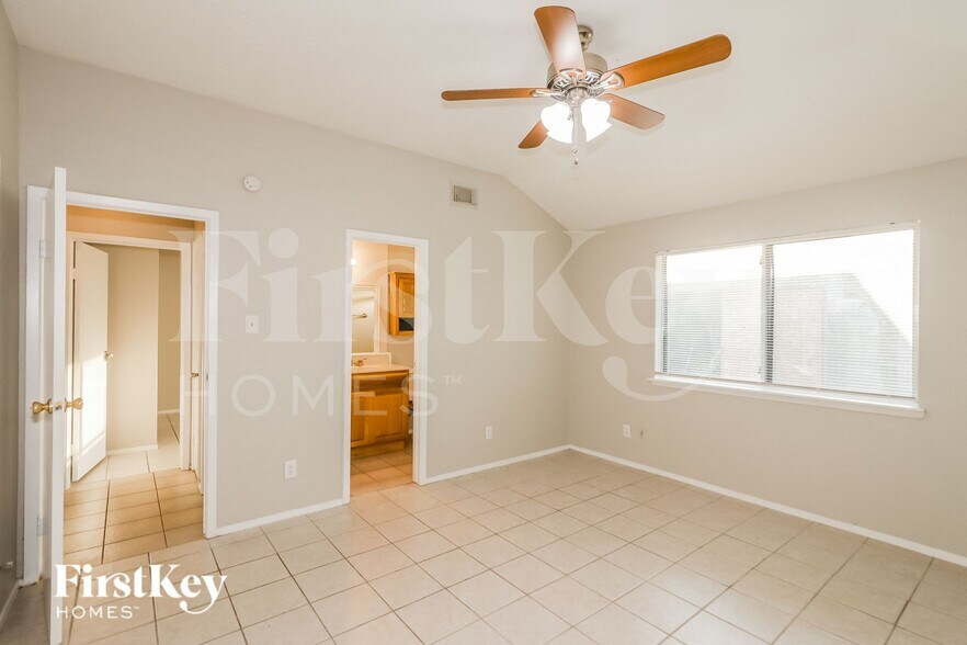 Building Photo - 6723 Valerian Ln