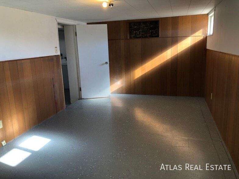 Building Photo - 1990 S Huron St