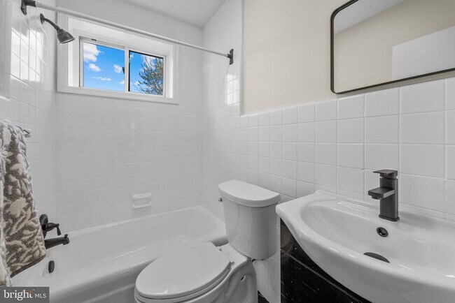 Building Photo - 7608 Chelwynde Ave