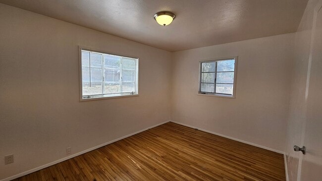Building Photo - 4bed 2 bath