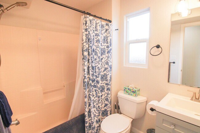 Building Photo - 4-Bedroom House Near the Dunes in Grover Beach