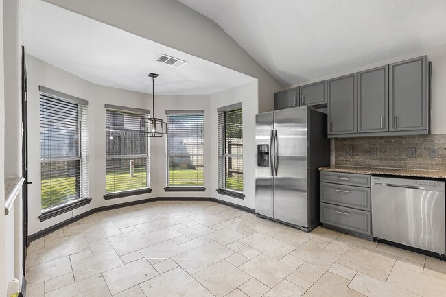 Building Photo - 20815 Whitevine Way