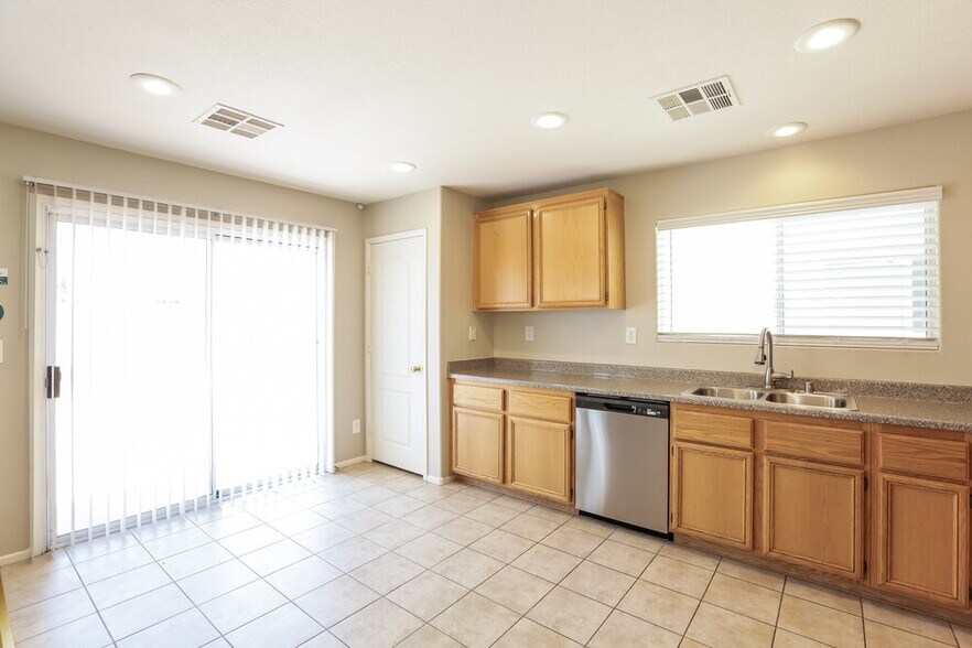 Building Photo - 8621 Palomino Ranch St