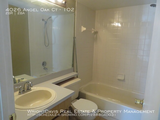 Building Photo - 2/2 Condo in North Oaks with Pool