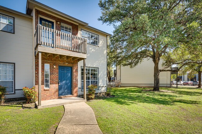 Building Photo - River Crossing Townhome - Downtown - Airpo...