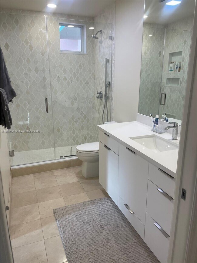 Building Photo - 13645 Deering Bay Dr