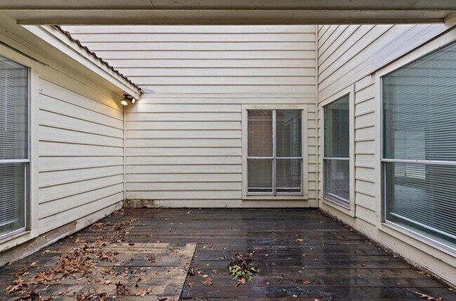 Building Photo - 3710 Fernview Dr