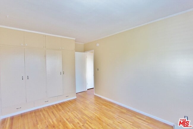 Building Photo - 380 Pershing Dr