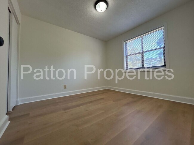 Building Photo - Hampton Hills Condo