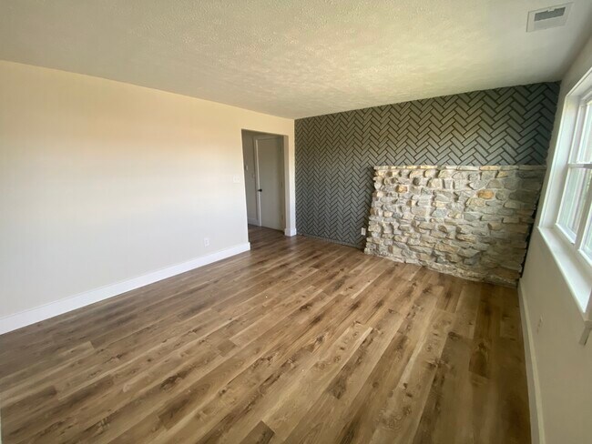 Building Photo - 227 Doyle Ave