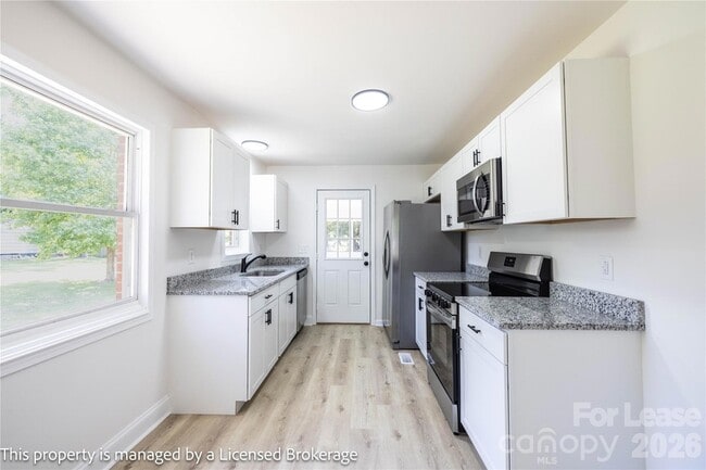 Building Photo - 409 Eastover Ave