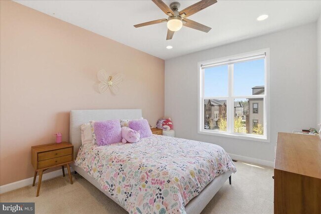 Building Photo - 4537 Plateau Dr