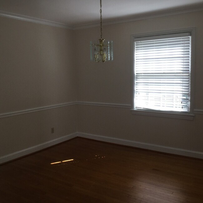 Building Photo - VERY NICE HOME IN EDGEMOOR SUBDIVISION