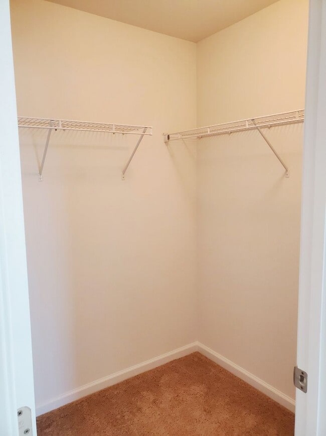 Building Photo - **Available Now** 3 Bedroom, 2.5 bath home with Great neighborhood amenities!