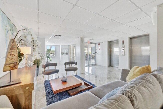 Building Photo - 550 Bayshore Dr