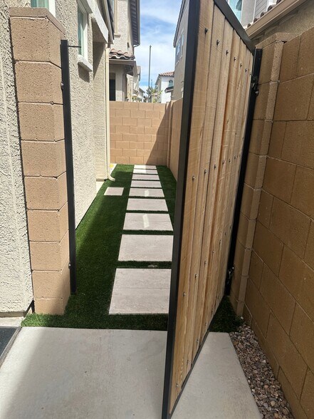 Building Photo - 2759 S Jackrabbit Dr
