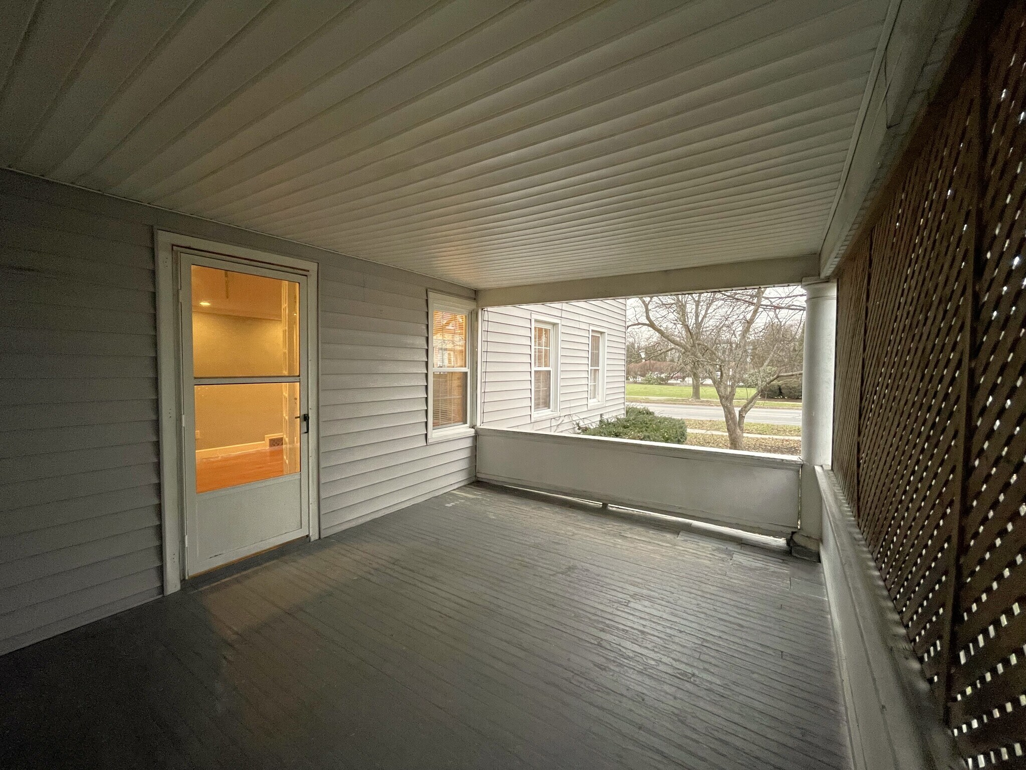 Private Porch - 625 W Church St