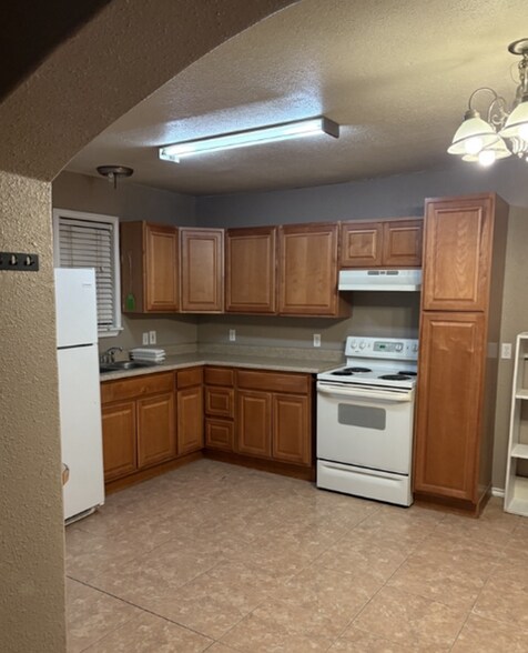 Building Photo - 2425 22nd Pl