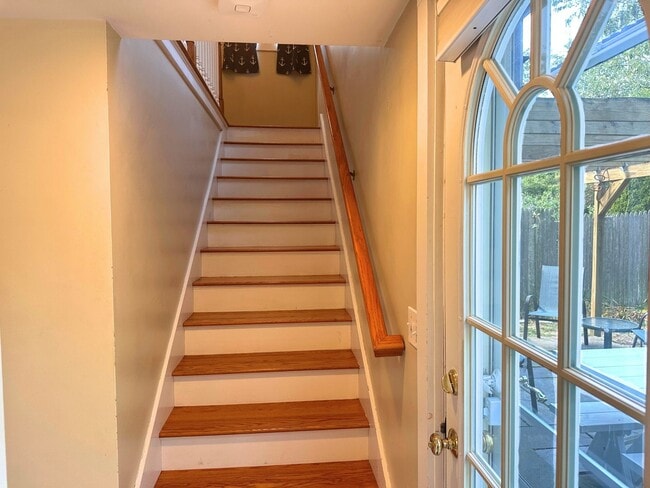 Building Photo - Winter Rental: Available Now-June 30th