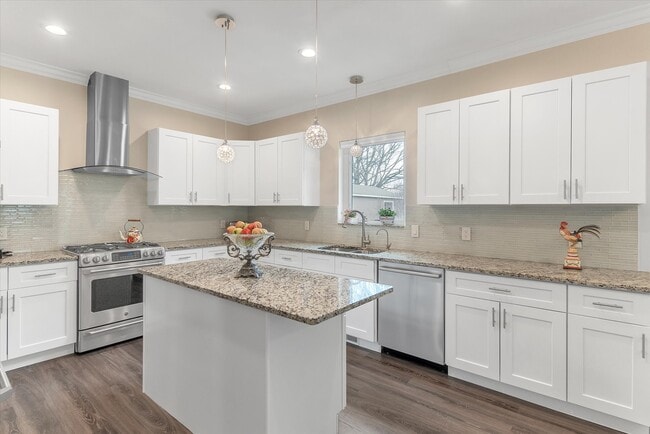 Building Photo - 37440 Curwood Dr