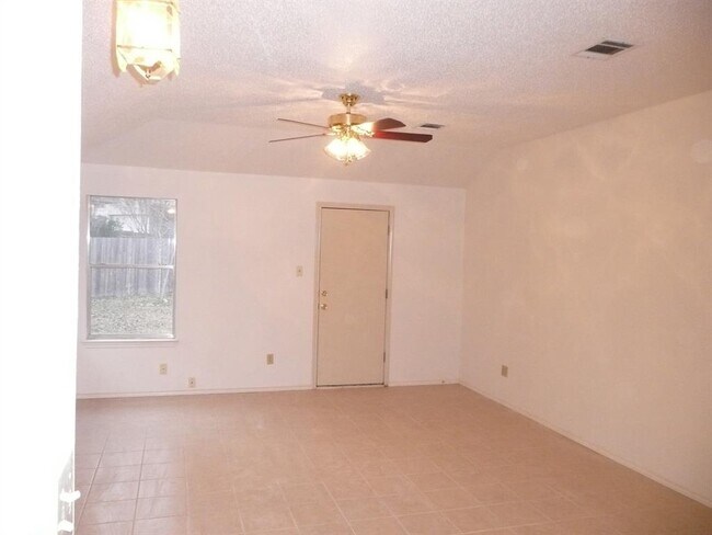 Building Photo - 734 Latteridge Dr