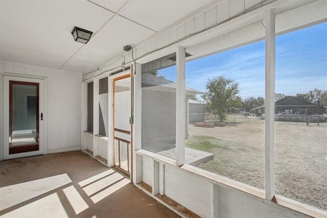 Building Photo - 10516 NW 16th St