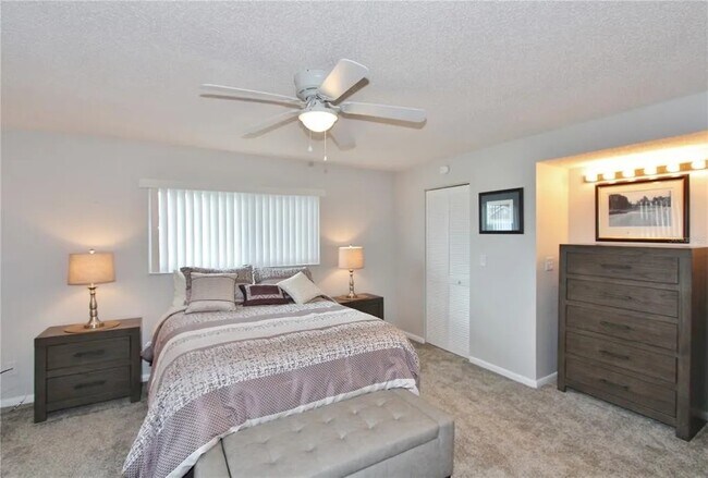Building Photo - 9635 Greenskeeper Dr
