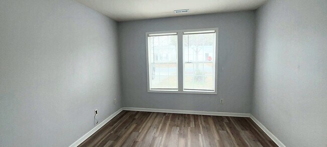 Building Photo - 13112 Planters Row Dr