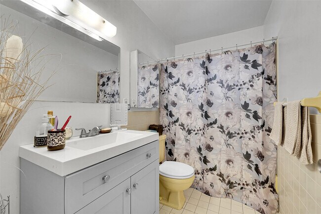 Building Photo - 2769 Ashley Dr W