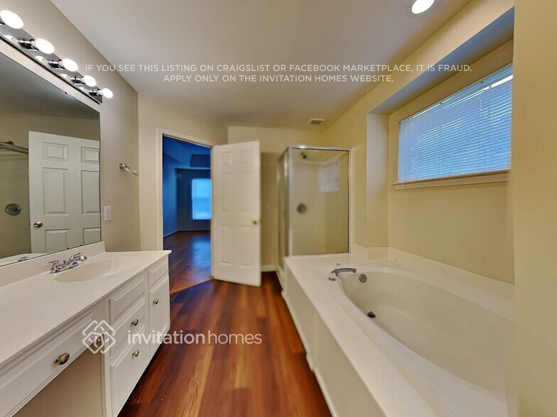 Building Photo - 8737 Londonshire Dr