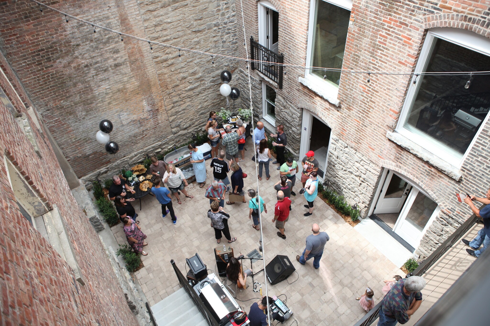 Common Courtyard - 114 E University St