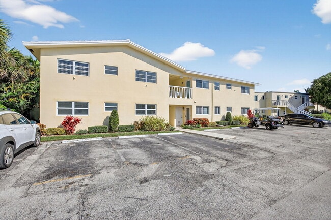 Building Photo - 2755 NE 28th Ave