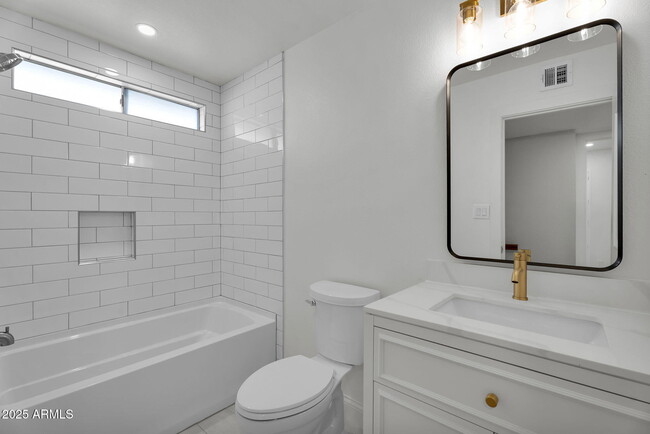 Building Photo - 2542 W Nopal Ave